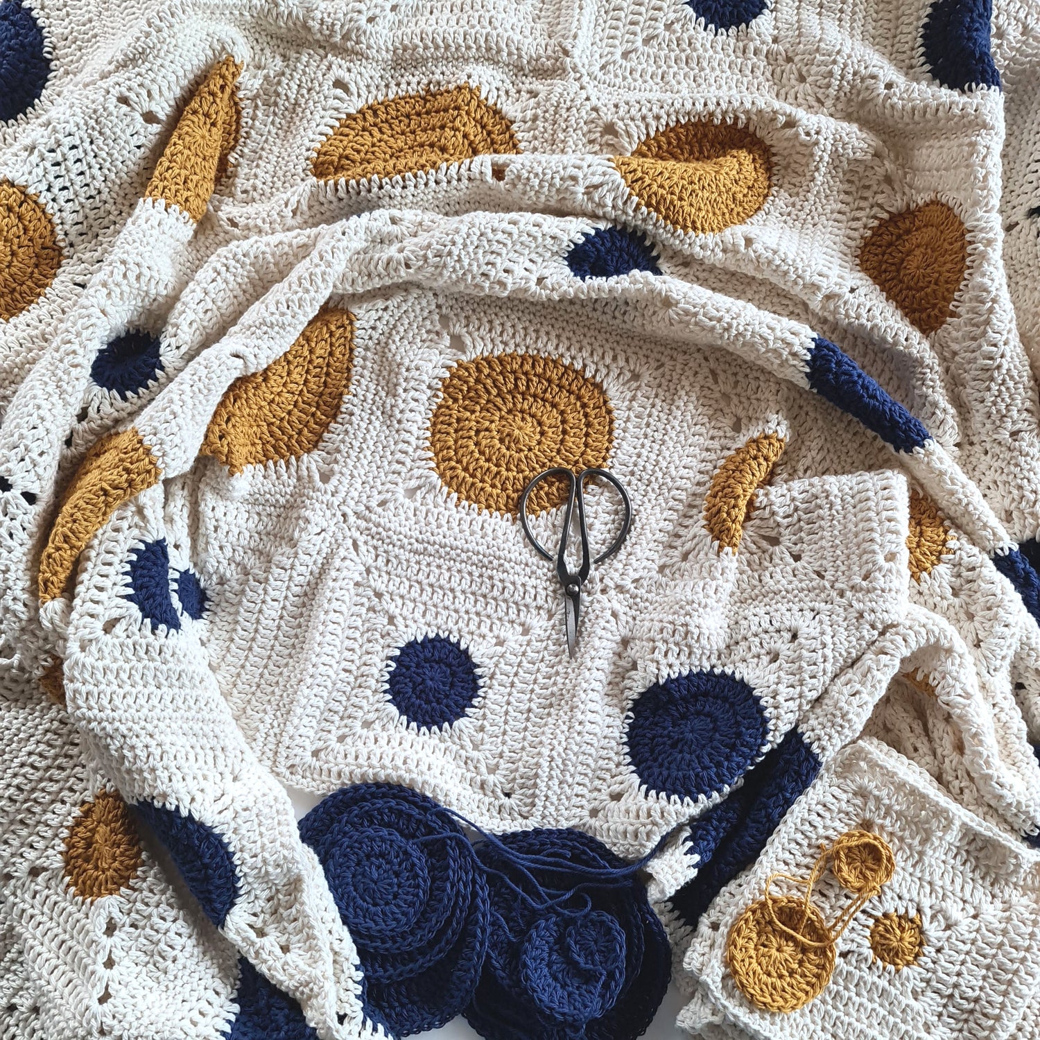 Mostly complete Dotty Spotty Blanket with some loose circles waiting to become granny squares.