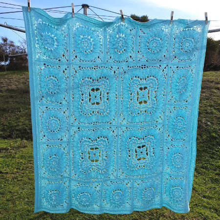 Giantess Blanket Pattern by Shelley Husband in pale blue on line